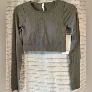 Lululemon Ebb to street long sleeve- Rover size 6